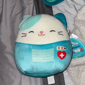 cassie 8 inch squishmallow BNWT claire’s exclusive